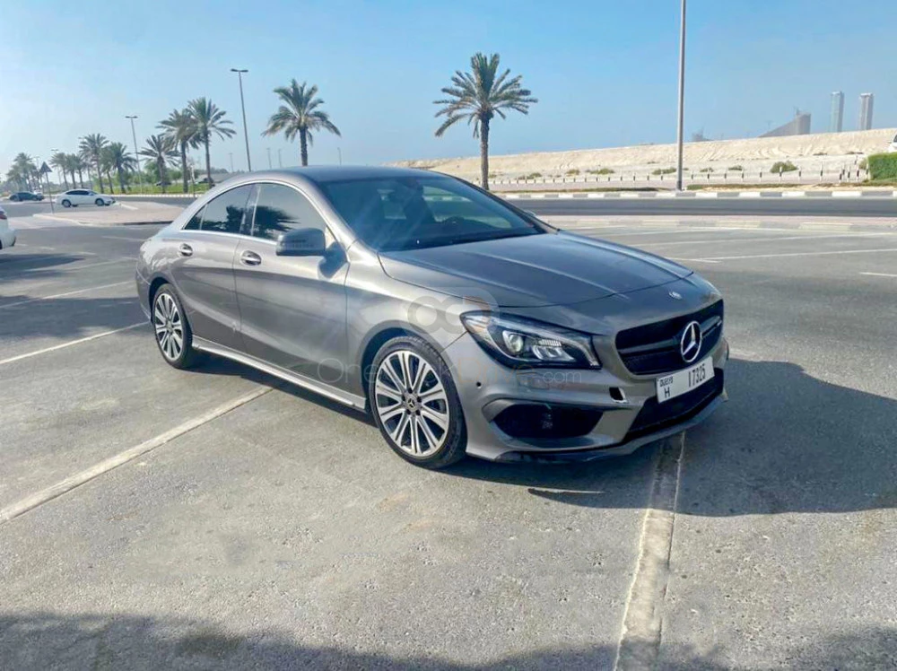 Gümüş Mercedes Benz CLA 250 2018 for rent in Dubai 1